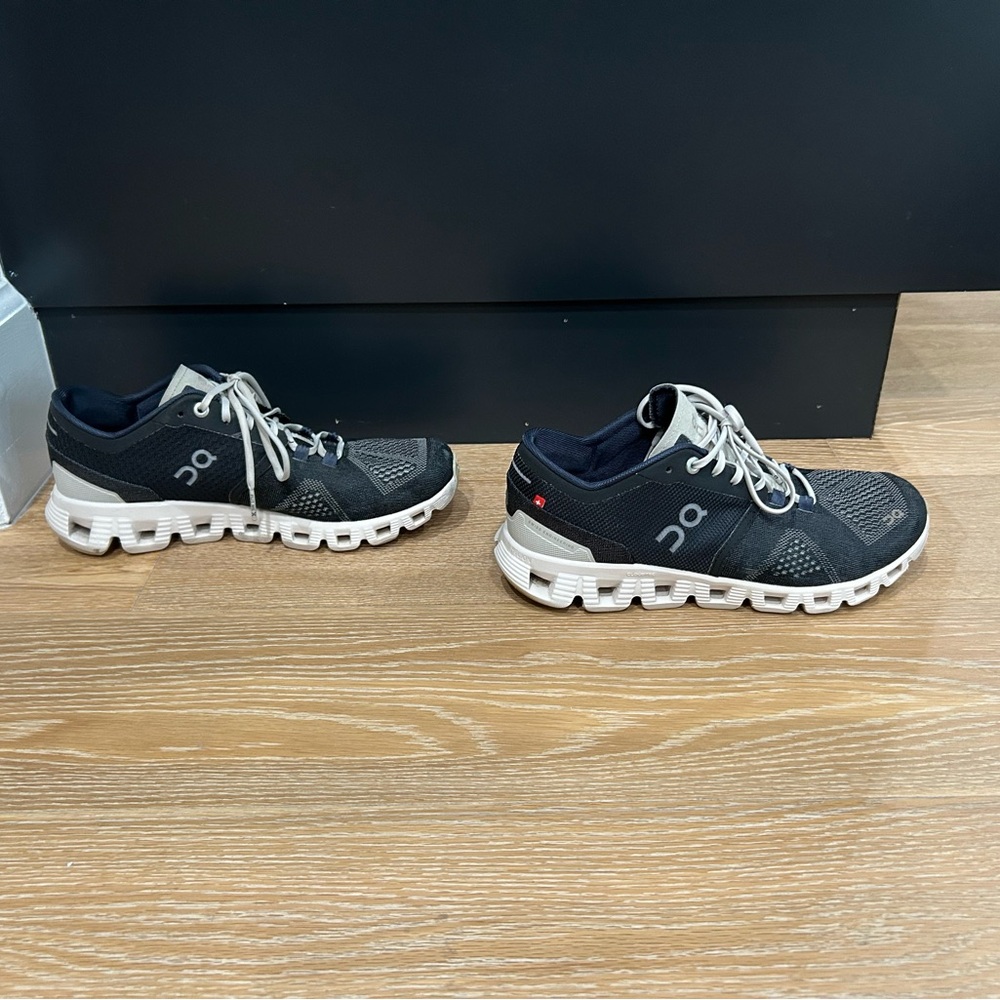 On Cloud X women’s size 7.5